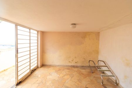 Casa à venda com 237m², 3 quartos e 4 vagas Casa à venda com 237m², 3 quartos e 4 vagasPorão