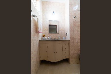 Casa à venda com 237m², 3 quartos e 4 vagas Casa à venda com 237m², 3 quartos e 4 vagasBanheiro da Suíte