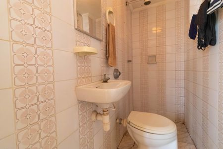 Casa à venda com 237m², 3 quartos e 4 vagas Casa à venda com 237m², 3 quartos e 4 vagasBanheiro de Serviço