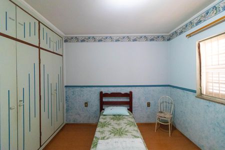 Casa à venda com 237m², 3 quartos e 4 vagas Casa à venda com 237m², 3 quartos e 4 vagasQuarto 2