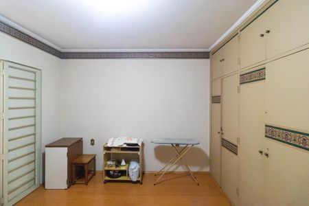 Casa à venda com 237m², 3 quartos e 4 vagas Casa à venda com 237m², 3 quartos e 4 vagasQuarto 1