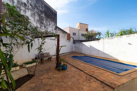 Casa à venda com 237m², 3 quartos e 4 vagas Casa à venda com 237m², 3 quartos e 4 vagasQuintal