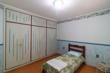 Casa à venda com 237m², 3 quartos e 4 vagas Casa à venda com 237m², 3 quartos e 4 vagasQuarto 2