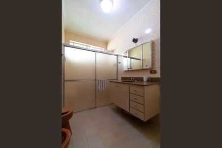 Casa à venda com 237m², 3 quartos e 4 vagas Casa à venda com 237m², 3 quartos e 4 vagasBanheiro