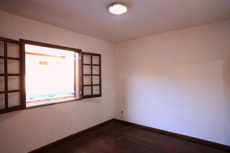 Casa à venda com 360m², 3 quartos e 2 vagas Casa à venda com 360m², 3 quartos e 2 vagasQuarto 1