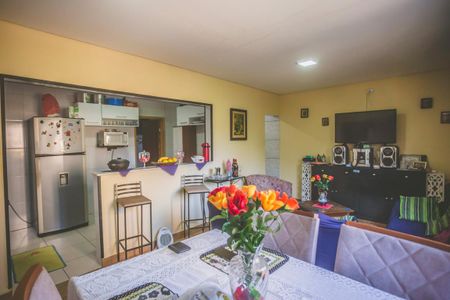 Casa à venda com 60m², 1 quarto e sem vaga Casa à venda com 60m², 1 quarto e sem vagaSala