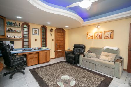 Casa à venda com 280m², 3 quartos e 2 vagasEscritótio