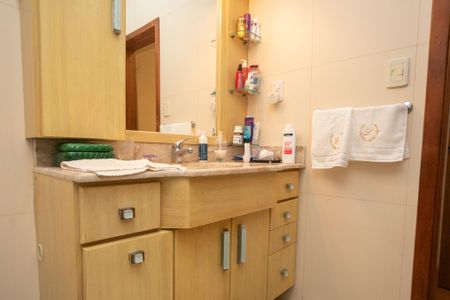 Casa à venda com 280m², 3 quartos e 2 vagasBanheiro da Suíte