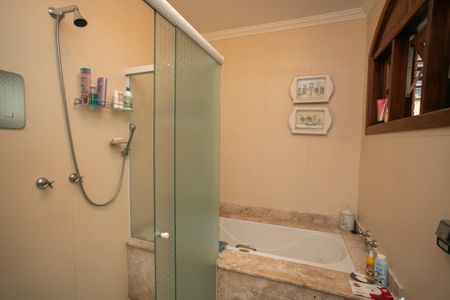 Casa à venda com 280m², 3 quartos e 2 vagasBanheiro da Suíte