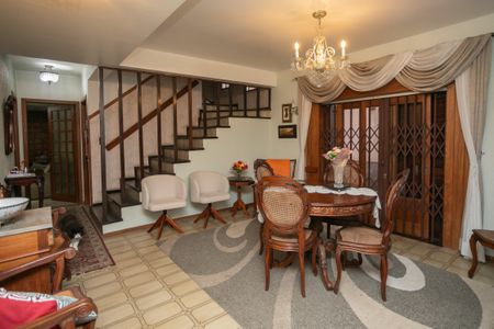 Casa à venda com 280m², 3 quartos e 2 vagasSala