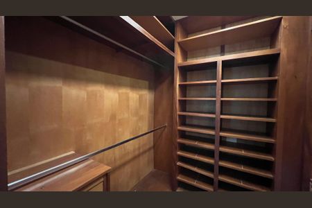 Apartamento à venda com 279m², 4 quartos e 4 vagasCloset da suíte 3