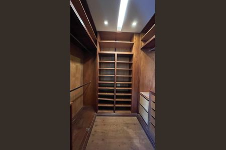 Apartamento à venda com 279m², 4 quartos e 4 vagasCloset da suíte 3