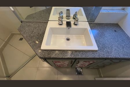 Apartamento à venda com 279m², 4 quartos e 4 vagasBanheiro da Suíte 1