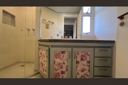 Apartamento à venda com 279m², 4 quartos e 4 vagasBanheiro da Suíte 1