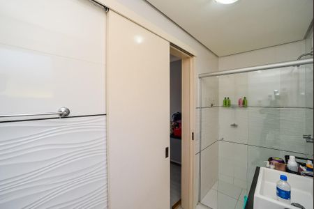 Casa à venda com 240m², 3 quartos e 2 vagas Casa à venda com 240m², 3 quartos e 2 vagasBanheiro da Suíte