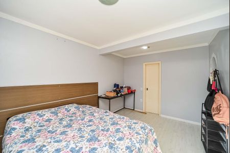 Casa à venda com 240m², 3 quartos e 2 vagas Casa à venda com 240m², 3 quartos e 2 vagasSuíte