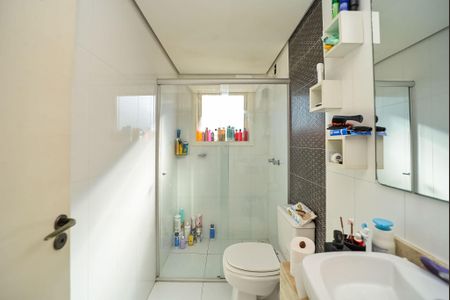 Casa à venda com 240m², 3 quartos e 2 vagas Casa à venda com 240m², 3 quartos e 2 vagasBanheiro Social