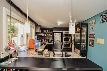 Casa à venda com 240m², 3 quartos e 2 vagas Casa à venda com 240m², 3 quartos e 2 vagasCozinha