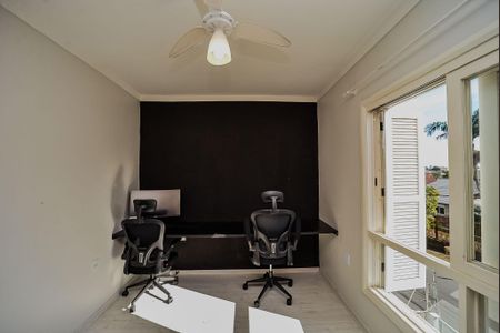 Casa à venda com 240m², 3 quartos e 2 vagas Casa à venda com 240m², 3 quartos e 2 vagasQuarto