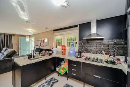 Casa à venda com 240m², 3 quartos e 2 vagas Casa à venda com 240m², 3 quartos e 2 vagasCozinha