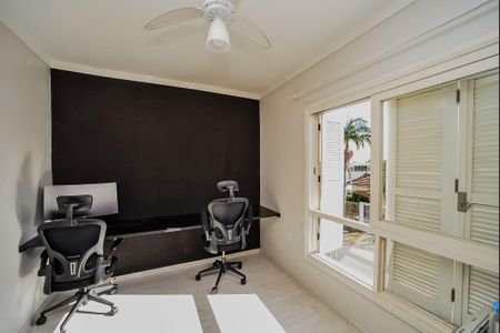 Casa à venda com 240m², 3 quartos e 2 vagas Casa à venda com 240m², 3 quartos e 2 vagasQuarto