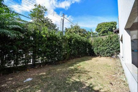 Casa à venda com 240m², 3 quartos e 2 vagas Casa à venda com 240m², 3 quartos e 2 vagasJardim