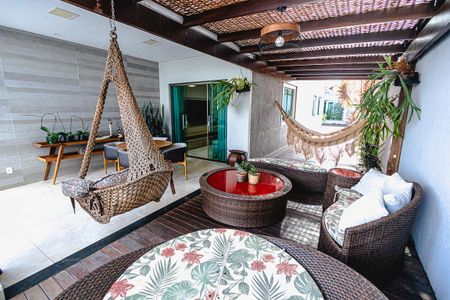 Casa à venda com 214m², 3 quartos e 6 vagasVaranda gourmet