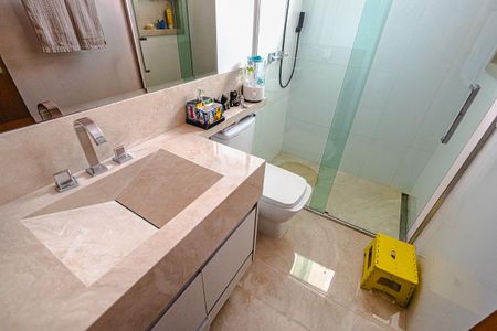 Casa à venda com 214m², 3 quartos e 6 vagasBanheiro da Suíte 2