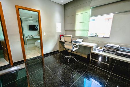 Casa à venda com 214m², 3 quartos e 6 vagasSala / 2º andar