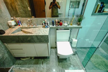 Casa à venda com 214m², 3 quartos e 6 vagasBanheiro da Suíte