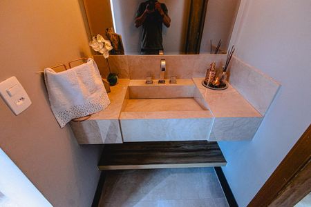 Casa à venda com 214m², 3 quartos e 6 vagasLavabo