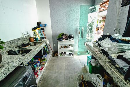 Casa à venda com 214m², 3 quartos e 6 vagasArea de serviço