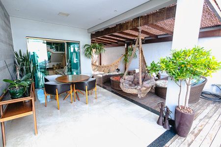 Casa à venda com 214m², 3 quartos e 6 vagasVaranda gourmet