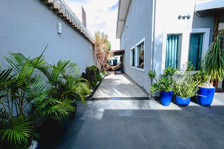 Casa à venda com 214m², 3 quartos e 6 vagasEstacionamento