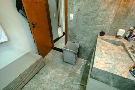 Casa à venda com 214m², 3 quartos e 6 vagasBanheiro da Suíte