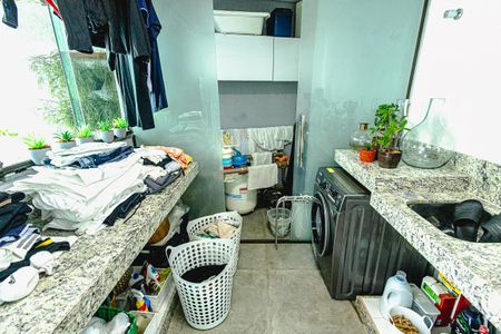 Casa à venda com 214m², 3 quartos e 6 vagasArea de serviço