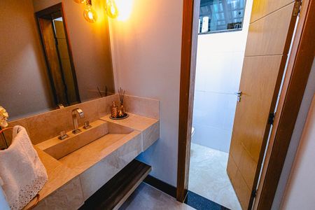 Casa à venda com 214m², 3 quartos e 6 vagasLavabo