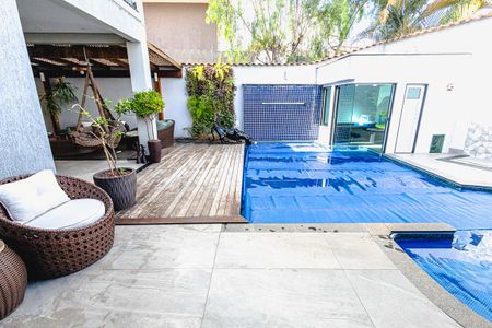 Casa à venda com 214m², 3 quartos e 6 vagasPiscina