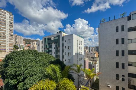 Apartamento à venda com 63m², 2 quartos e 2 vagas Apartamento à venda com 63m², 2 quartos e 2 vagasVista