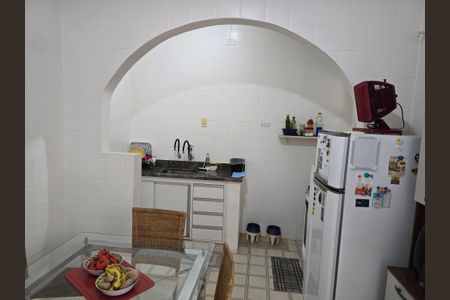 Casa à venda com 278m², 7 quartos e 5 vagas Casa à venda com 278m², 7 quartos e 5 vagasCozinha Casa 1