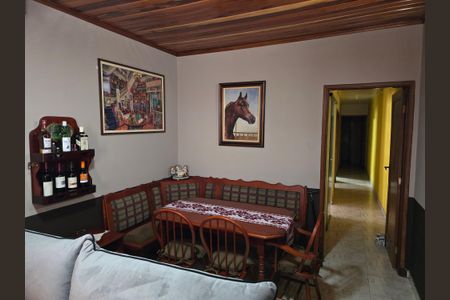 Casa à venda com 278m², 7 quartos e 5 vagas Casa à venda com 278m², 7 quartos e 5 vagasSala Casa 2