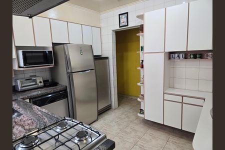 Casa à venda com 278m², 7 quartos e 5 vagas Casa à venda com 278m², 7 quartos e 5 vagasCozinha Casa 2