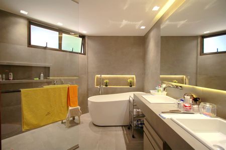 Apartamento à venda com 275m², 4 quartos e 3 vagasBanheiro da Suíte 1