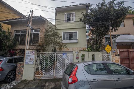 Casa para alugar com 300m², 4 quartos e 2 vagasFachada