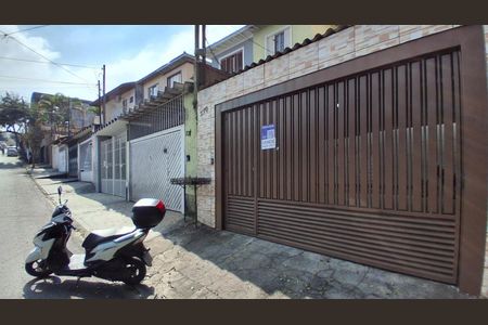 Casa à venda com 157m², 4 quartos e 2 vagasFachada
