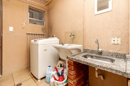 Casa à venda com 154m², 3 quartos e 2 vagasLavanderia