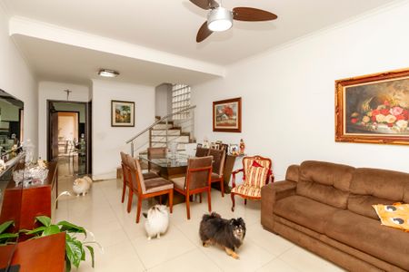 Casa à venda com 154m², 3 quartos e 2 vagasSala