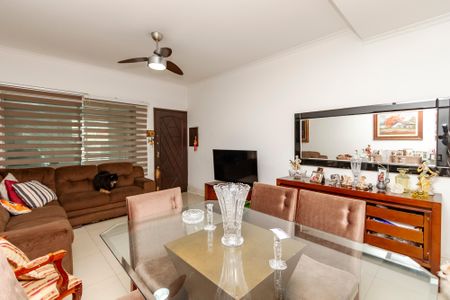 Casa à venda com 154m², 3 quartos e 2 vagasSala