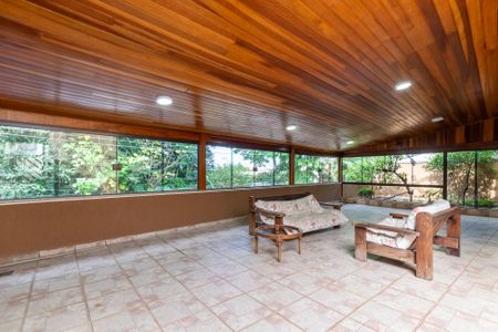 Casa à venda com 298m², 4 quartos e 3 vagasVaranda