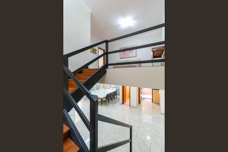 Casa à venda com 298m², 4 quartos e 3 vagasEscada